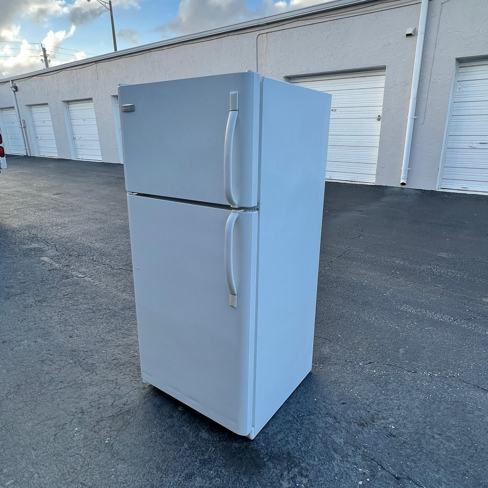 Frigidaire Top and Bottom Refrigerator with Ice maker Frigidaire Top and Bottom Refrigerator with Ice maker